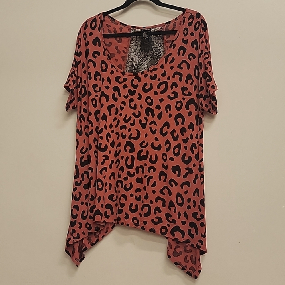 Coral Leopard Sharkbite Rayon Raglan Back Lace Insert 1X-2X Tunic